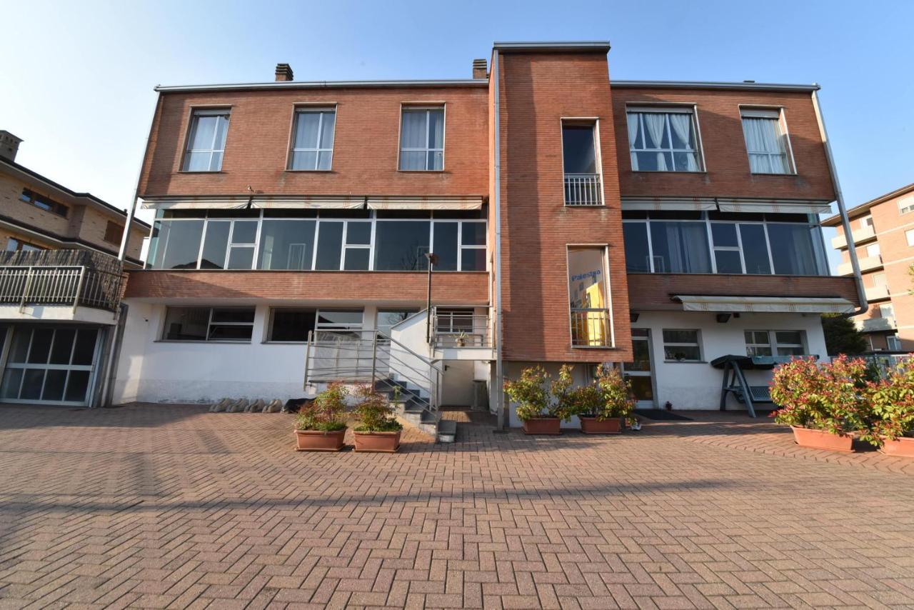 Modern Apartment Halfway Between Milan And Como Cogliate Eksteriør bilde
