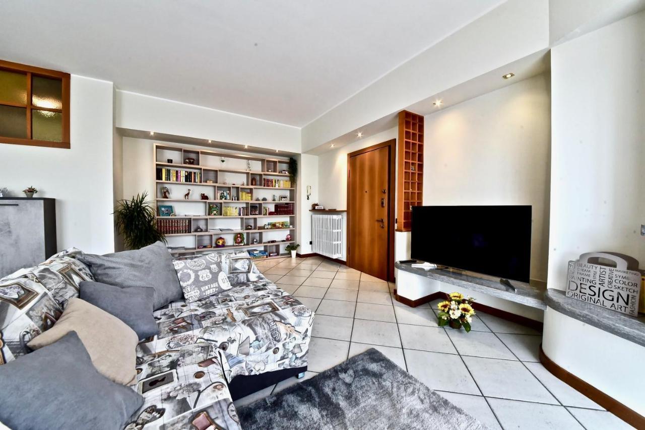 Modern Apartment Halfway Between Milan And Como Cogliate Eksteriør bilde