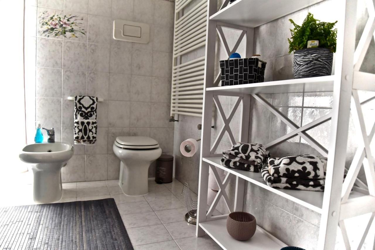 Modern Apartment Halfway Between Milan And Como Cogliate Eksteriør bilde